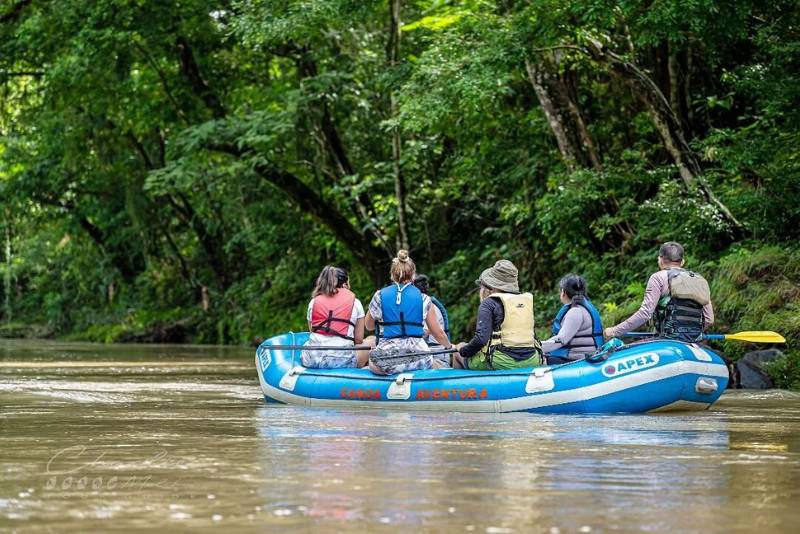 Safari Foating in raft